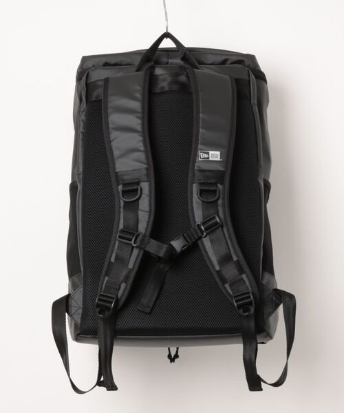 NEW ERA（ニューエラ）の「【NEW ERA/ニューエラ】ボックスパック ラージ 46L TPU Box Logo ボックスロゴ ロゴプリント ブラック（バックパック/リュック・メンズ・ブラック・FREE）」の2枚目の写真