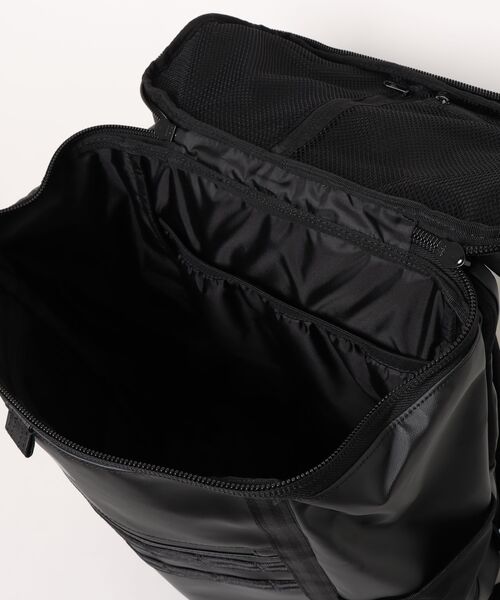 NEW ERA（ニューエラ）の「【NEW ERA/ニューエラ】ボックスパック ラージ 46L TPU Box Logo ボックスロゴ ロゴプリント ブラック（バックパック/リュック・メンズ・ブラック・FREE）」の4枚目の写真