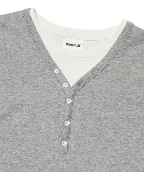 NOMANUAL(NOMANUAL)の「LAYERED HENLEY NECK LONG SLEEVE TEE - GRAY(Tシャツ/カットソー・レディース・その他・LARGE/MEDIUM/SMALL)」の4枚目の写真