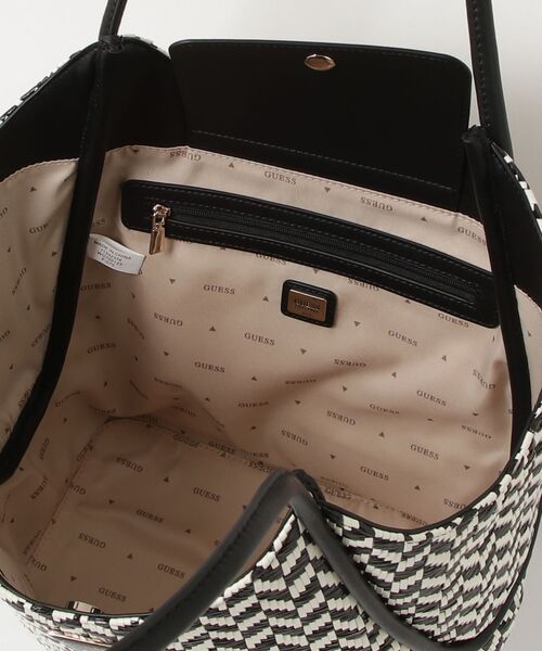 Guess（ゲス）の「TESSI 2 In 1 Tote トートバッグ（トートバッグ・レディース・ブラウン/ブラック系その他・ONE SIZE）」の18枚目の写真