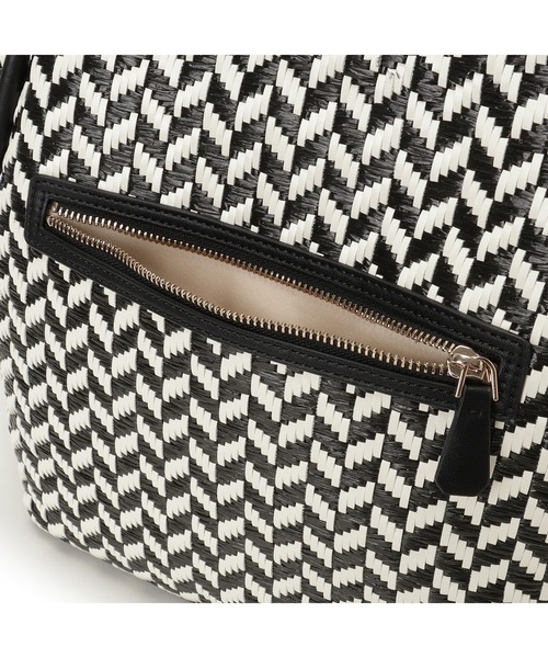 Guess（ゲス）の「TESSI 2 In 1 Tote トートバッグ（トートバッグ・レディース・ブラウン/ブラック系その他・ONE SIZE）」の12枚目の写真