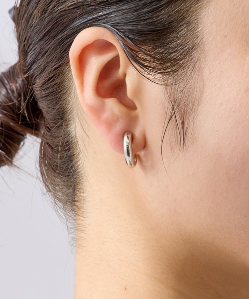 CALIN STANDARD(カリンスタンダード)の「◆金属アレルギー対応◆◆made in japan◆【痛くない】【落ちにくい】【ストレスフリーな着け心地】ワイドラウンド グランループフィットイヤリング(イヤリング・レディース・シルバー/ゴールド・FREE)」の2枚目の写真