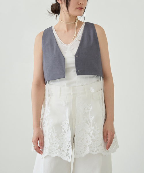IENA LA BOUCLE(イエナラブークル)の「IENA LA BOUCLE チュールレースノースリーブベスト(ベスト・レディース・ベージュ系その他/グレー・FREE)」の5枚目の写真