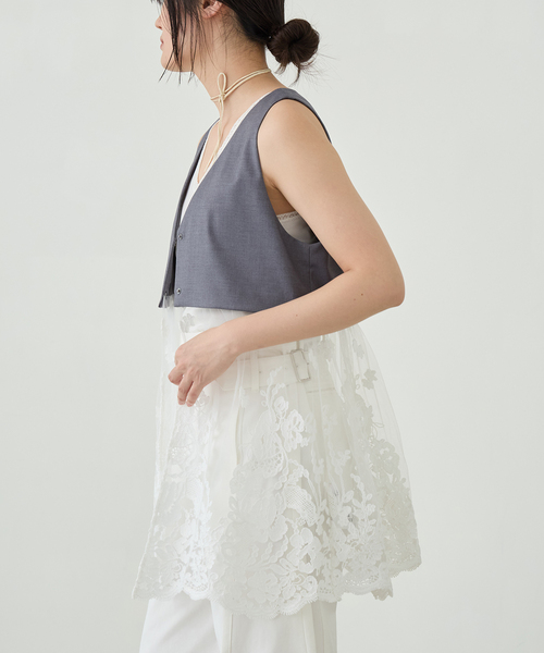 IENA LA BOUCLE(イエナラブークル)の「IENA LA BOUCLE チュールレースノースリーブベスト(ベスト・レディース・ベージュ系その他/グレー・FREE)」の8枚目の写真