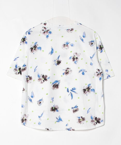 BRODIAEA(ブローディア)の「BRODIAEA 花総柄ハイネック半袖プルオーバー 日本製(Tシャツ/カットソー・レディース・オフホワイト/ネイビー・40)」の3枚目の写真