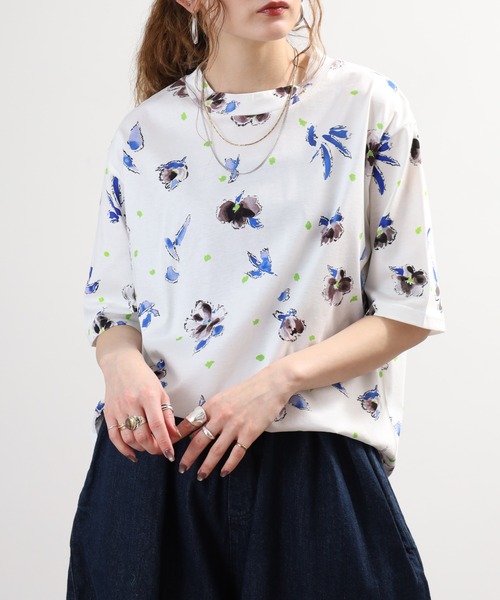 BRODIAEA(ブローディア)の「BRODIAEA 花総柄ハイネック半袖プルオーバー 日本製(Tシャツ/カットソー・レディース・オフホワイト/ネイビー・40)」の21枚目の写真