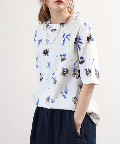 BRODIAEA(ブローディア)の「BRODIAEA 花総柄ハイネック半袖プルオーバー 日本製(Tシャツ/カットソー・レディース・オフホワイト/ネイビー・40)」の20枚目の写真