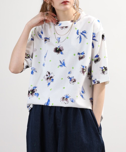 BRODIAEA(ブローディア)の「BRODIAEA 花総柄ハイネック半袖プルオーバー 日本製(Tシャツ/カットソー・レディース・オフホワイト/ネイビー・40)」の19枚目の写真