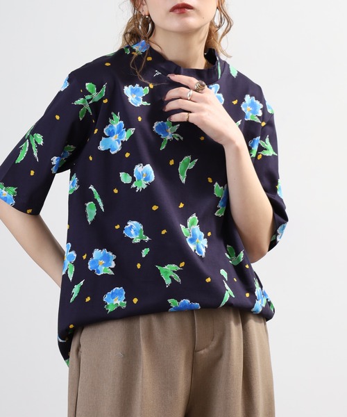 BRODIAEA(ブローディア)の「BRODIAEA 花総柄ハイネック半袖プルオーバー 日本製(Tシャツ/カットソー・レディース・オフホワイト/ネイビー・40)」の16枚目の写真