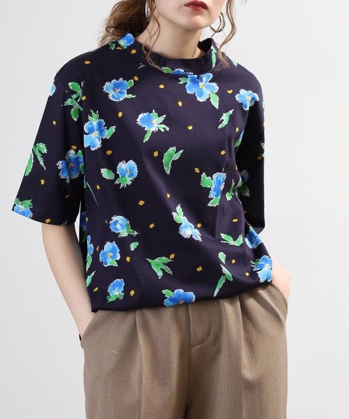 BRODIAEA(ブローディア)の「BRODIAEA 花総柄ハイネック半袖プルオーバー 日本製(Tシャツ/カットソー・レディース・オフホワイト/ネイビー・40)」の15枚目の写真