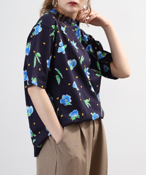 BRODIAEA(ブローディア)の「BRODIAEA 花総柄ハイネック半袖プルオーバー 日本製(Tシャツ/カットソー・レディース・オフホワイト/ネイビー・40)」の14枚目の写真