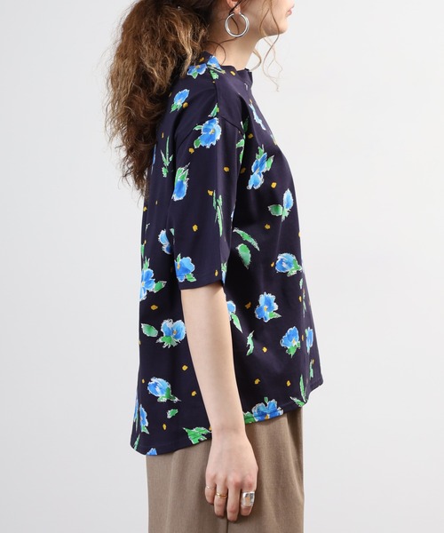 BRODIAEA(ブローディア)の「BRODIAEA 花総柄ハイネック半袖プルオーバー 日本製(Tシャツ/カットソー・レディース・オフホワイト/ネイビー・40)」の8枚目の写真