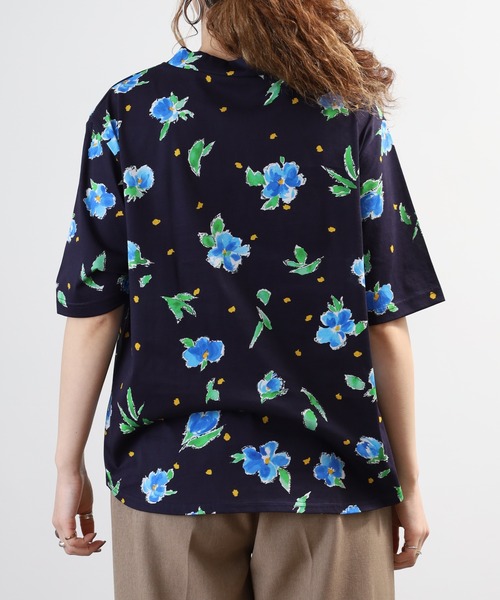 BRODIAEA(ブローディア)の「BRODIAEA 花総柄ハイネック半袖プルオーバー 日本製(Tシャツ/カットソー・レディース・オフホワイト/ネイビー・40)」の7枚目の写真