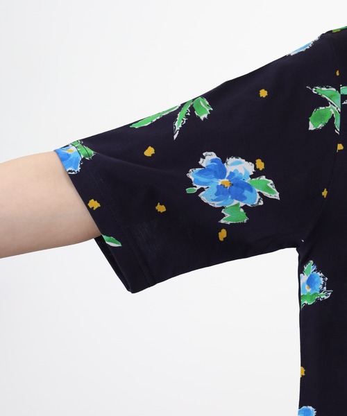 BRODIAEA(ブローディア)の「BRODIAEA 花総柄ハイネック半袖プルオーバー 日本製(Tシャツ/カットソー・レディース・オフホワイト/ネイビー・40)」の5枚目の写真