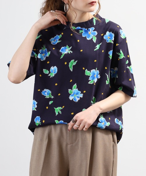 BRODIAEA(ブローディア)の「BRODIAEA 花総柄ハイネック半袖プルオーバー 日本製(Tシャツ/カットソー・レディース・オフホワイト/ネイビー・40)」の13枚目の写真