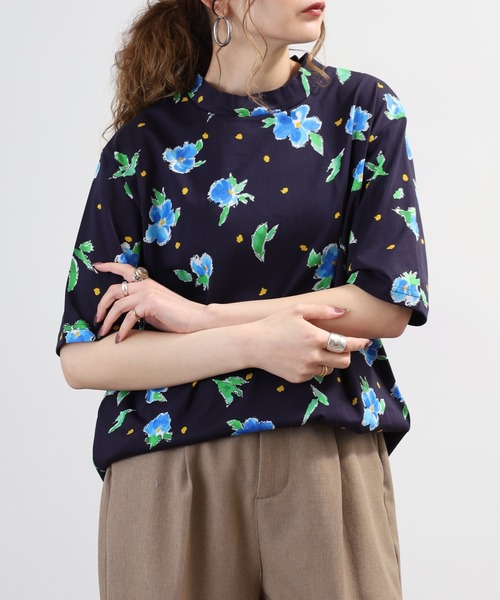BRODIAEA(ブローディア)の「BRODIAEA 花総柄ハイネック半袖プルオーバー 日本製(Tシャツ/カットソー・レディース・オフホワイト/ネイビー・40)」の12枚目の写真