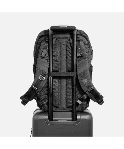 Aer(エアー)の「AER Travel Pack 4 28L X-Pac / AER-29070(バックパック/リュック・メンズ・ブラック・FREE)」の6枚目の写真