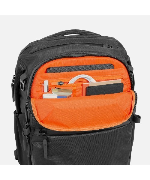 Aer(エアー)の「AER Travel Pack 4 28L X-Pac / AER-29070(バックパック/リュック・メンズ・ブラック・FREE)」の8枚目の写真