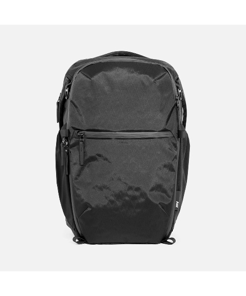 Aer(エアー)の「AER Travel Pack 4 28L X-Pac / AER-29070(バックパック/リュック・メンズ・ブラック・FREE)」の2枚目の写真