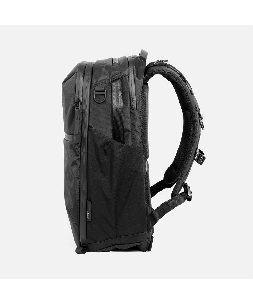 Aer(エアー)の「AER Travel Pack 4 28L X-Pac / AER-29070(バックパック/リュック・メンズ・ブラック・FREE)」の3枚目の写真