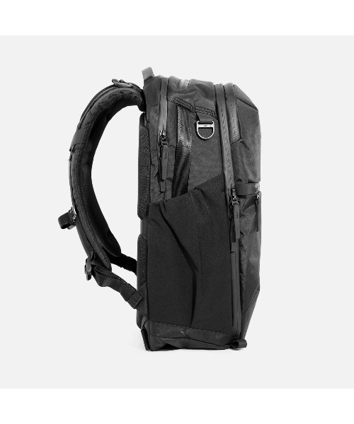 Aer(エアー)の「AER Travel Pack 4 28L X-Pac / AER-29070(バックパック/リュック・メンズ・ブラック・FREE)」の4枚目の写真