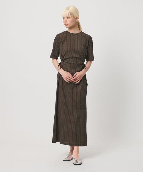 BEAUTY&YOUTH UNITED ARROWS（ビューティーアンドユースユナイテッドアローズ）の「サイドホール ショートスリーブ ワンピース（ワンピース・レディース・ブラック/ブラウン系/ダークブラウン・M/S）」の3枚目の写真