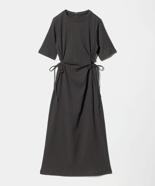 BEAUTY&YOUTH UNITED ARROWS（ビューティーアンドユースユナイテッドアローズ）の「サイドホール ショートスリーブ ワンピース（ワンピース・レディース・ブラック/ブラウン系・M/S）」の2枚目の写真