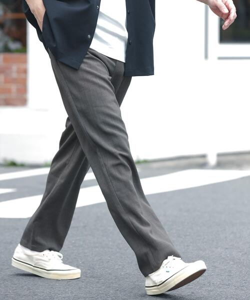 ITEMS URBANRESEARCH(アイテムズ アーバンリサーチ)の「『接触冷感/吸水速乾/イージーケア/UVカット』クイックドライリネンタッチイージーパンツ(その他パンツ・メンズ・ベージュ/チャコールグレー/ブラック/オリーブ・MEDIUM/LARGE)」の1枚目の写真