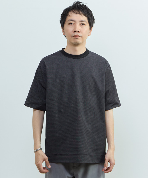 MEN'S MELROSE(メンズメルローズ)の「マイクロボーダークルーネックTシャツ | 吸水速乾 / 軽量 / UVカット(Tシャツ/カットソー・メンズ・ブラック/ホワイト/ブラウン・3/2/4)」の4枚目の写真