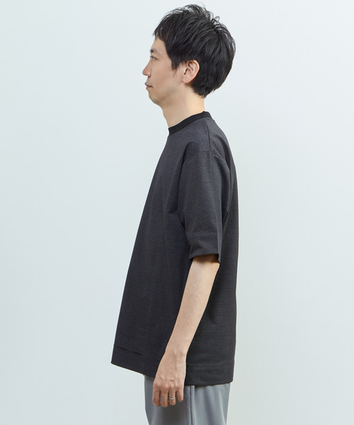 MEN'S MELROSE(メンズメルローズ)の「マイクロボーダークルーネックTシャツ | 吸水速乾 / 軽量 / UVカット(Tシャツ/カットソー・メンズ・ブラック/ホワイト/ブラウン・3/2/4)」の5枚目の写真