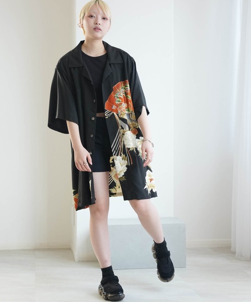utatane(ウタタネ)の「着物リメイク maison utatane シャツ/ブラウス 扇影の華(シャツ/ブラウス・レディース・ブラック・FREE)」の2枚目の写真