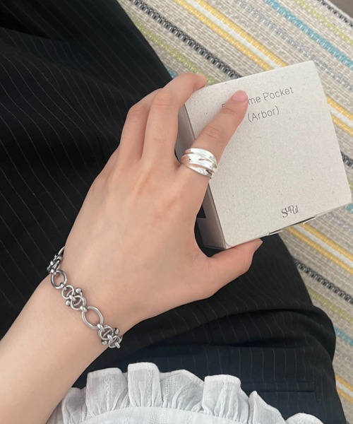 GIUNON(ジウノン)の「twist bold ring / ツイストボールドリング(リング・レディース・シルバー・FREE)」の2枚目の写真