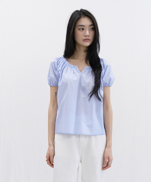 JULIAPEPE(ジュリアペペ)の「Amy Shirring Puff Blouse (Baby blue)(シャツ/ブラウス・レディース・その他・FREE)」の2枚目の写真
