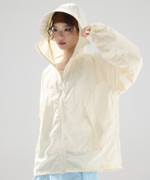 Aelina(エリナ)の「UV対策フード付き薄手アウター(その他アウター・レディース・パープル/ダークパープル/ブラック/イエロー/ベージュ/ブルー/ライトグリーン/ピンク・FREE)」の3枚目の写真