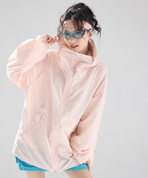 Aelina(エリナ)の「UV対策フード付き薄手アウター(その他アウター・レディース・パープル/ダークパープル/ブラック/イエロー/ベージュ/ブルー/ライトグリーン/ピンク・FREE)」の18枚目の写真