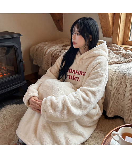 MASMARULEZ APPAREL(マスマルールズ アパレル)の「Cozy bear fleece warm hoodie_5 Colors(パーカー・レディース・チャコール/ブラック/ベビーピンク/ブラウン系その他/アイボリー・ONE SIZE)」の2枚目の写真