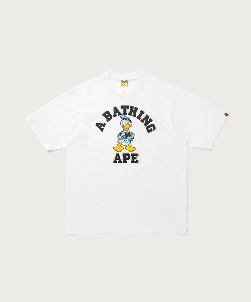 A BATHING APE(アベイシングエイプ)の「BAPE X DISNEY DONALD DUCK COLLEGE RELAXED FIT TEE(Tシャツ/カットソー・メンズ・ホワイト/ブラック/ネイビー・LARGE/XX-LARGE/MEDIUM/SMALL/X-LARGE)」の1枚目の写真