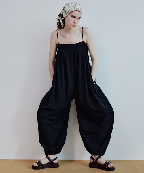 MAISON SPECIAL(メゾンスペシャル)の「【2026Summer PRE-ORDER】Tuck-in Balloon Jumpsuit/タックバルーンジャンプスーツ(サロペット/オーバーオール・レディース・ブラック/ホワイト・36/38)」の6枚目の写真