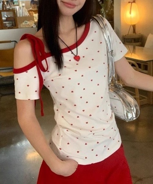 Alvia（アルビア）の「片側オープンショルダーTシャツ  リボン結びデザイン  甘辛トップス（Tシャツ/カットソー・レディース・ホワイト・M）」の10枚目の写真