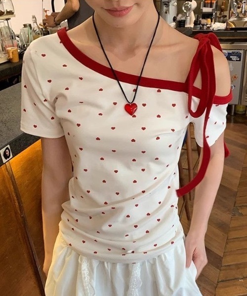 Alvia（アルビア）の「片側オープンショルダーTシャツ  リボン結びデザイン  甘辛トップス（Tシャツ/カットソー・レディース・ホワイト・M）」の13枚目の写真