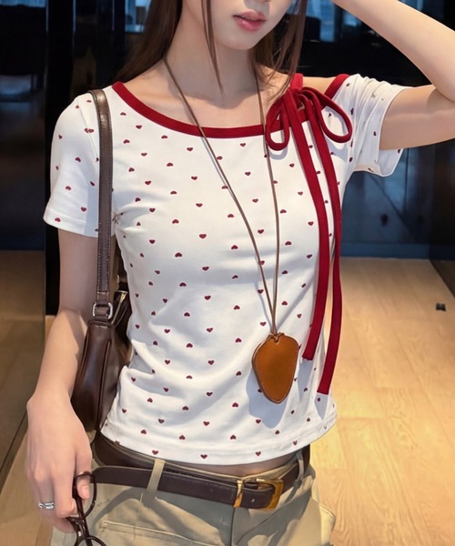 Alvia（アルビア）の「片側オープンショルダーTシャツ  リボン結びデザイン  甘辛トップス（Tシャツ/カットソー・レディース・ホワイト・M）」の5枚目の写真