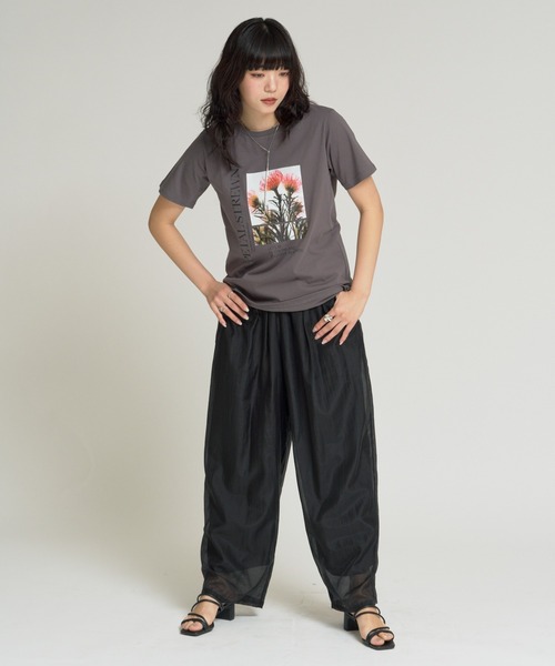 RU.TI.LE(ルチル)の「【RU.TI.LE】フラワーフォトプリントTシャツ(Tシャツ/カットソー・レディース・ホワイト/チャコールグレー・MEDIUM)」の7枚目の写真