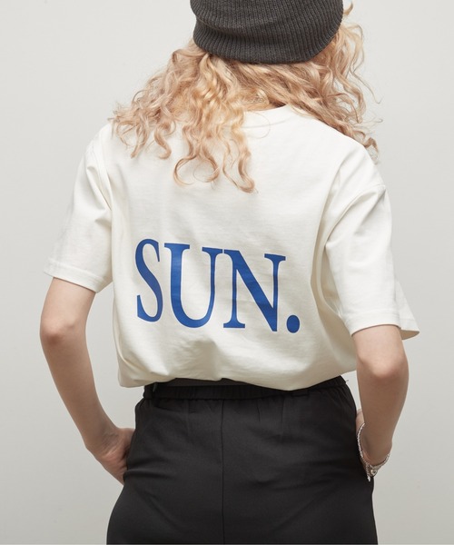 uchi.(ウチ)の「綿100% SUN.ロゴバックプリントTシャツ(Tシャツ/カットソー・レディース・杢グレー/サックスブルー/オフホワイト/チャコールグレー/ワイン系・FREE)」の2枚目の写真