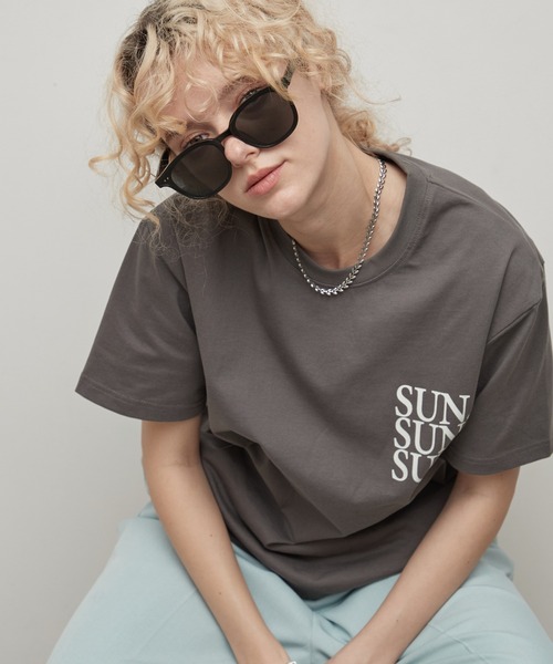 uchi.(ウチ)の「綿100% SUN.ロゴバックプリントTシャツ(Tシャツ/カットソー・レディース・杢グレー/サックスブルー/オフホワイト/チャコールグレー/ワイン系・FREE)」の14枚目の写真