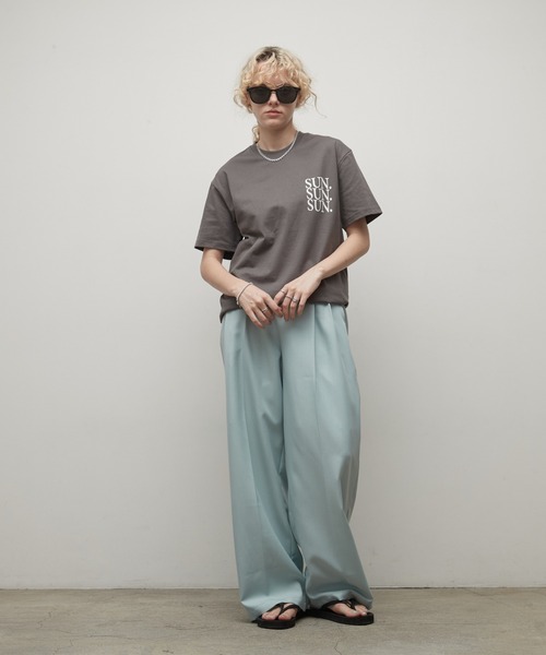 uchi.(ウチ)の「綿100% SUN.ロゴバックプリントTシャツ(Tシャツ/カットソー・レディース・杢グレー/サックスブルー/オフホワイト/チャコールグレー/ワイン系・FREE)」の6枚目の写真
