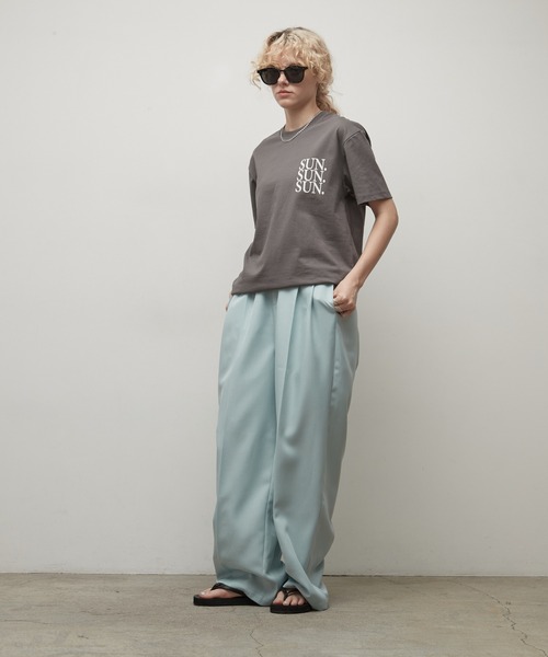 uchi.(ウチ)の「綿100% SUN.ロゴバックプリントTシャツ(Tシャツ/カットソー・レディース・杢グレー/サックスブルー/オフホワイト/チャコールグレー/ワイン系・FREE)」の7枚目の写真