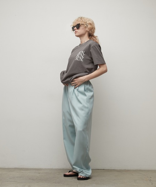 uchi.(ウチ)の「綿100% SUN.ロゴバックプリントTシャツ(Tシャツ/カットソー・レディース・杢グレー/サックスブルー/オフホワイト/チャコールグレー/ワイン系・FREE)」の10枚目の写真
