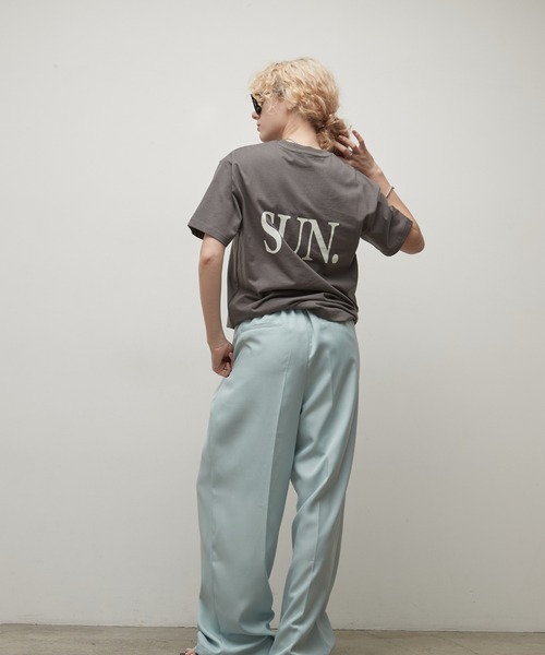 uchi.(ウチ)の「綿100% SUN.ロゴバックプリントTシャツ(Tシャツ/カットソー・レディース・杢グレー/サックスブルー/オフホワイト/チャコールグレー/ワイン系・FREE)」の12枚目の写真