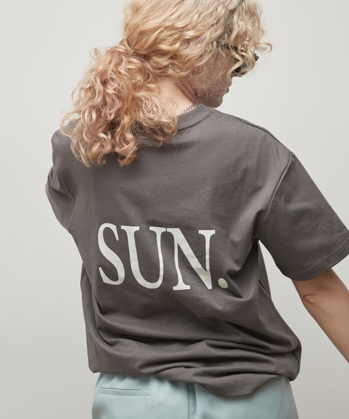 uchi.(ウチ)の「綿100% SUN.ロゴバックプリントTシャツ(Tシャツ/カットソー・レディース・杢グレー/サックスブルー/オフホワイト/チャコールグレー/ワイン系・FREE)」の15枚目の写真