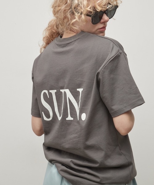 uchi.(ウチ)の「綿100% SUN.ロゴバックプリントTシャツ(Tシャツ/カットソー・レディース・杢グレー/サックスブルー/オフホワイト/チャコールグレー/ワイン系・FREE)」の16枚目の写真